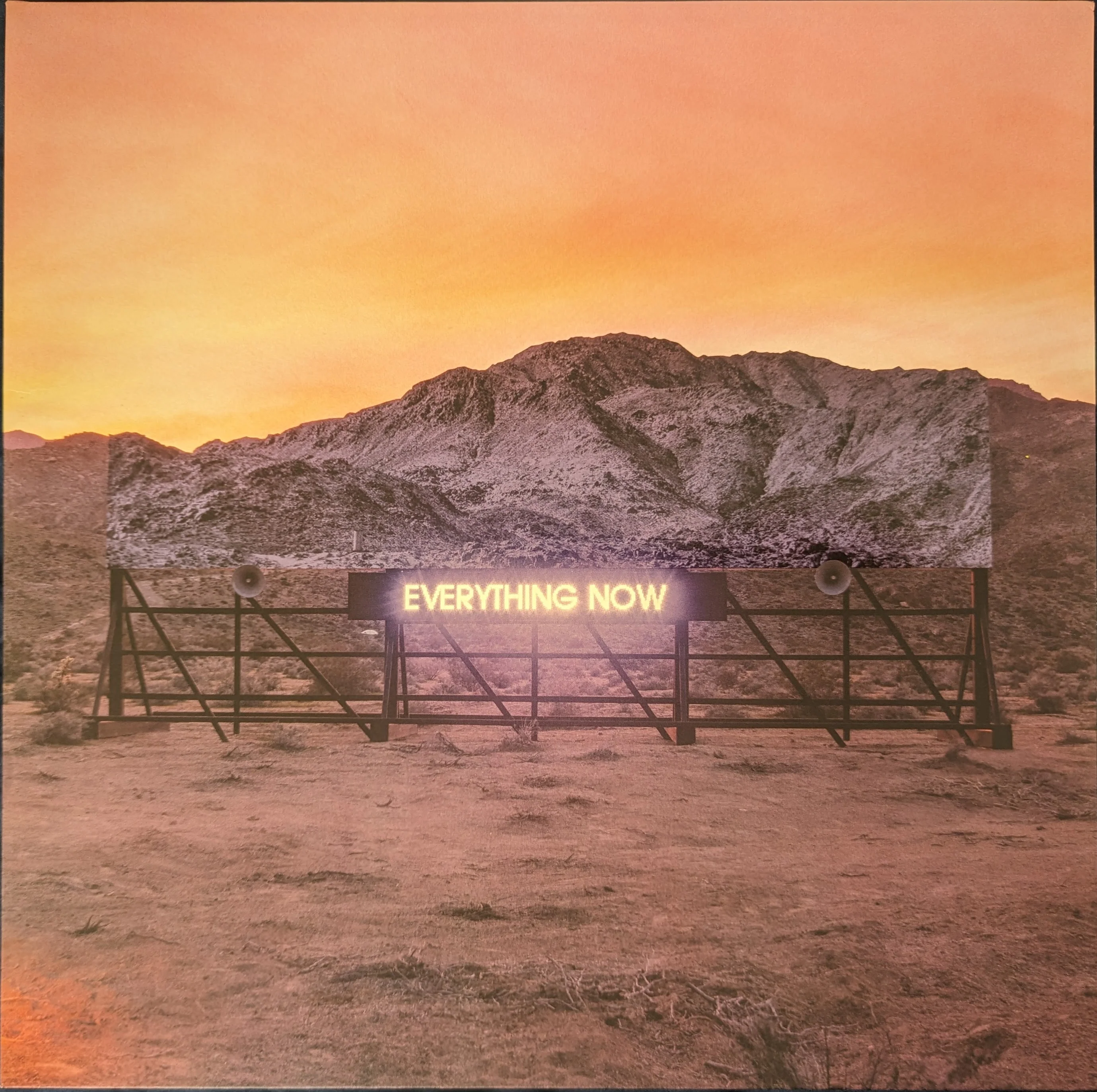 Arcade Fire - Everything Now (Day Version)